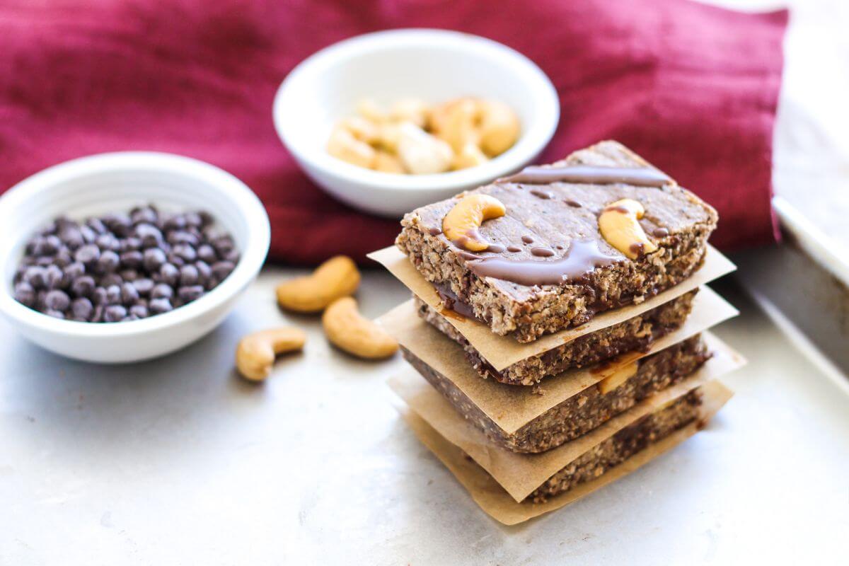 Vega's No Bake Dark Chocolate Cashew Granola Bars